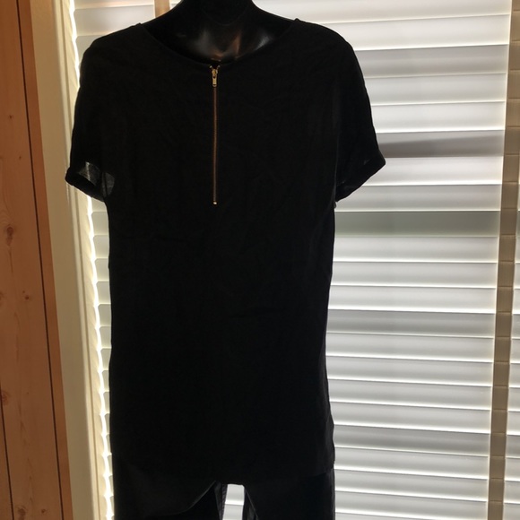 Sports Girl plain black top With zipper in the back - Picture 3 of 5